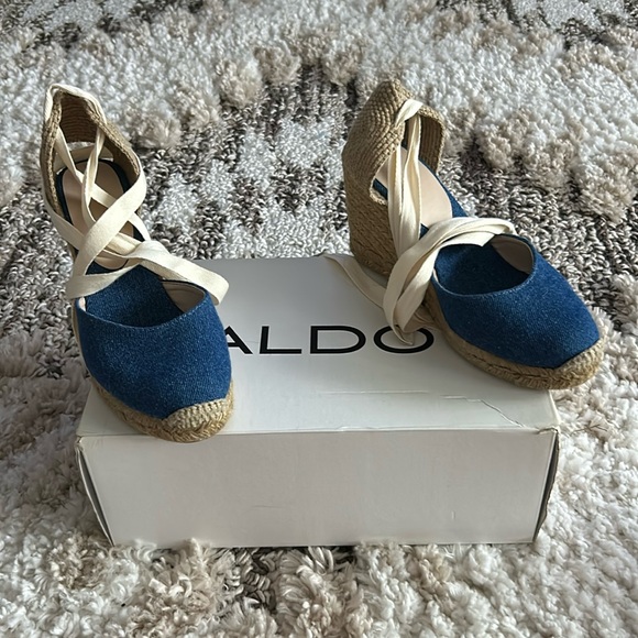 Aldo Shoes - ALDO Wedge Shoe 8.5 Ties around calf